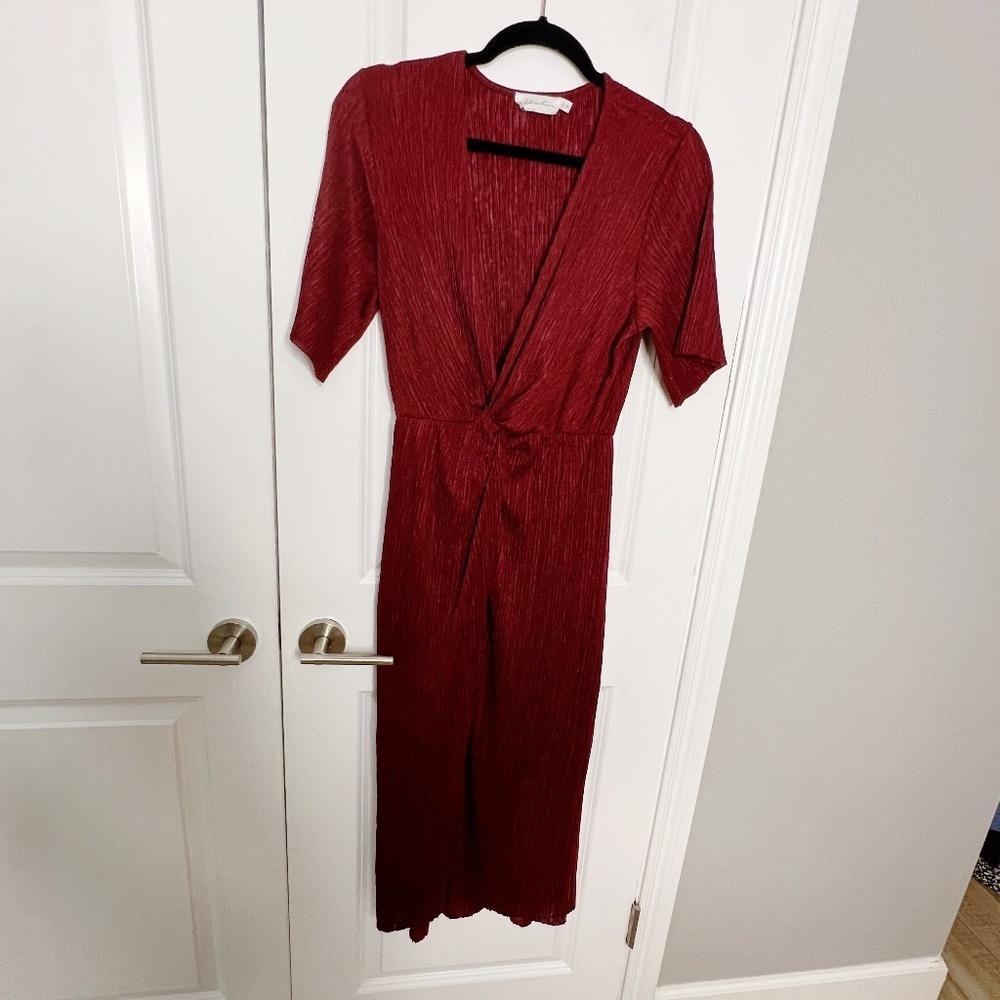ALL IN FAVOR Dolman Plissé Midi Dress Size medium red burgundy deep v - Picture 2 of 6